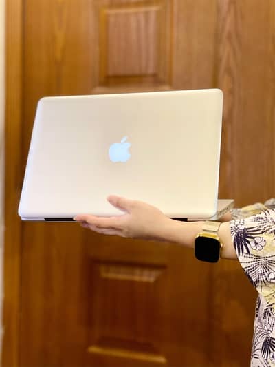 MacBook Pro i5 8GB RAM 128GB SSD 1.5GB iGPU MacOS 15 2012 Apple Laptop