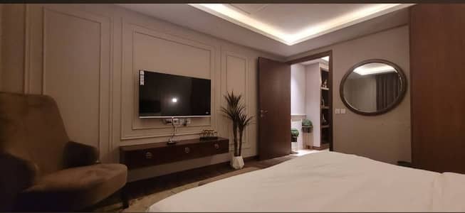 Gold Crest Luxury Apartments/Day Rent