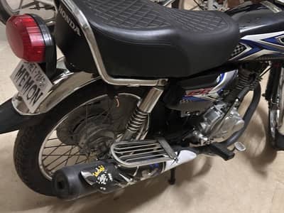 Honda 125 black color