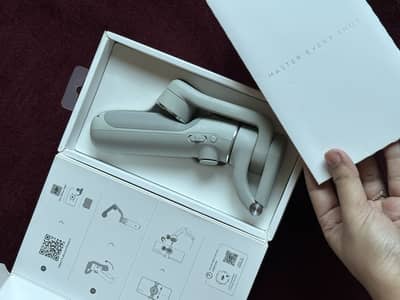 DJI OM 5 smartphone stabiliser