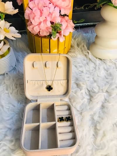 Neckalce and Earring set