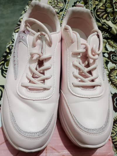 Stylish New Ladies Sneakers – Comfortable & Trendy