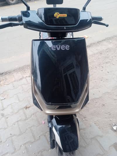 Evee Gen-Z Electric Scooter | Graphene Battery | Lush Condition