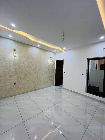 Prime Location In Wapda Town Phase 1 5 Marla House For rent