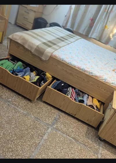 السلام علیکم بیڈ فور سیل03234696547