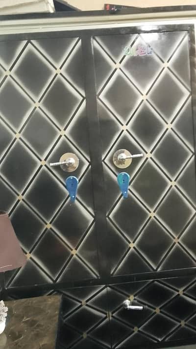 iron almari only 1 year use