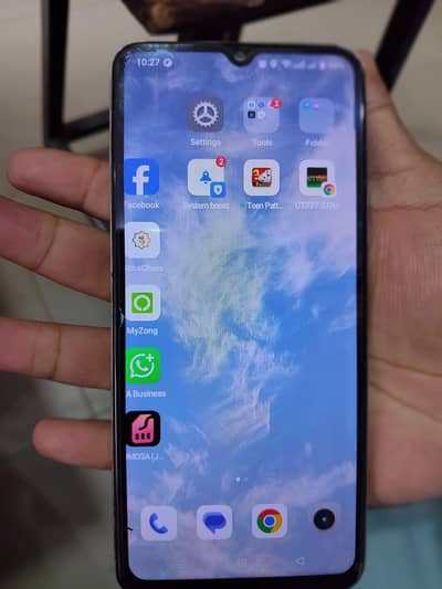 6/128 front halka sa crack hai