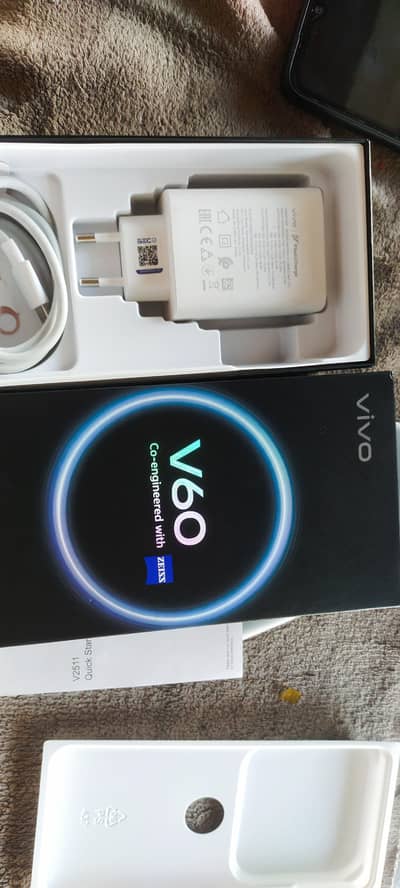 v60 full box 10 ma wharnty   5g 12/256