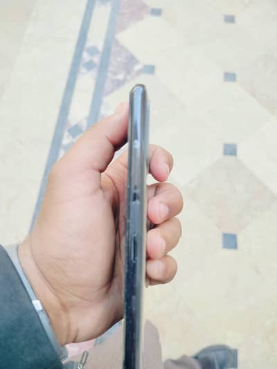 10/10 condition box and original charger available