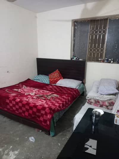Zeenat block allama iqbal town 3 marla 2nd floor portion for rent
