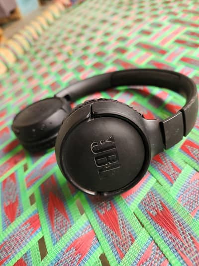 JBL TUNE 510BT headphones
