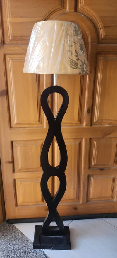 New Lamp 10/10 condition  gold brown color