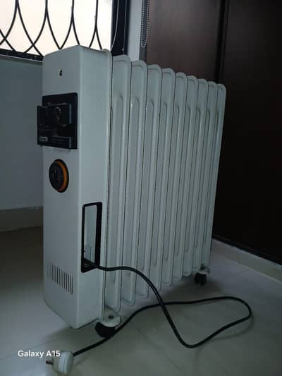 DeLonghi Electric Oil Heater 12 Fin