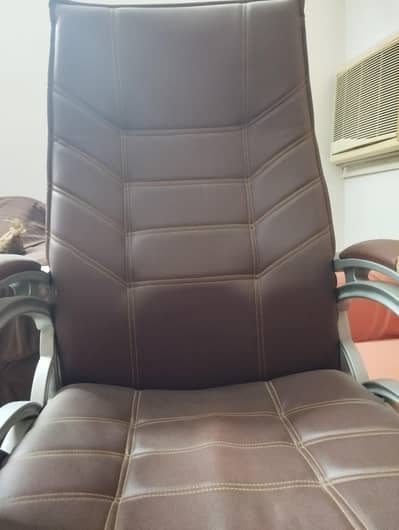 executive chair for office work and table use