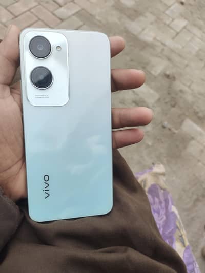 vivo y18 4+128 with box      only exchange difference will be paid