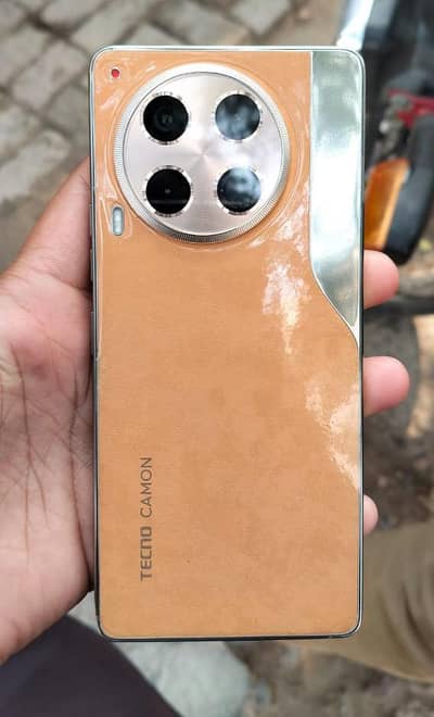 Tecno camon 30