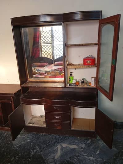 Dressing Table Singer Maze