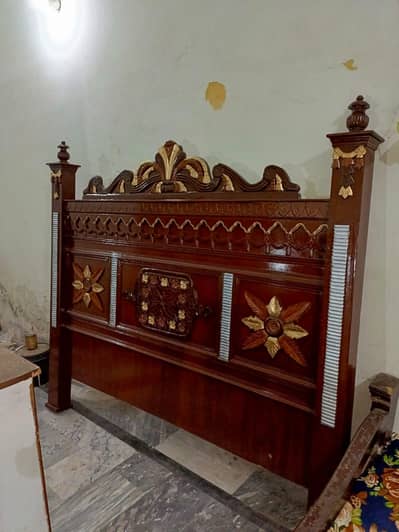 Bed dressing showcase