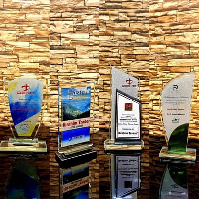 Shield , Awards. Glass shield | Trophies | metal & wood award trophie