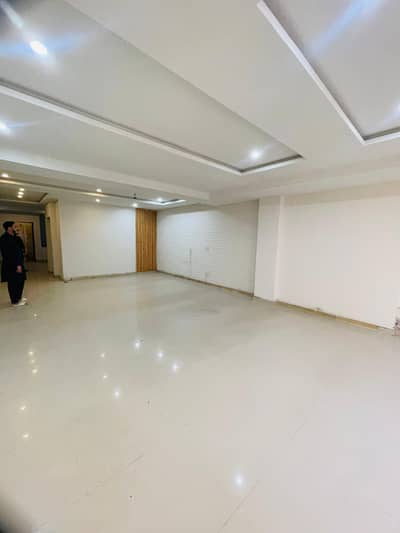 5. Marla Full floor . Hall available for rent in bahria town phase 4 Civic centre