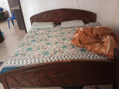 Wooden double bed Sheesham