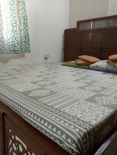 used bed set in lgiid condition.