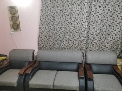 7 Seater Sofa Set – Comfortable & Well Maintained