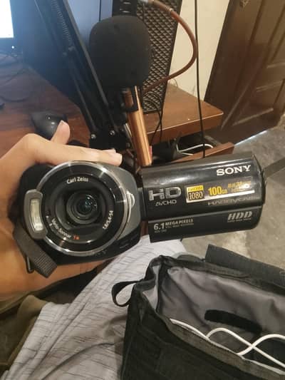 Sony SR8 digital camcorder 100gb build In storage.