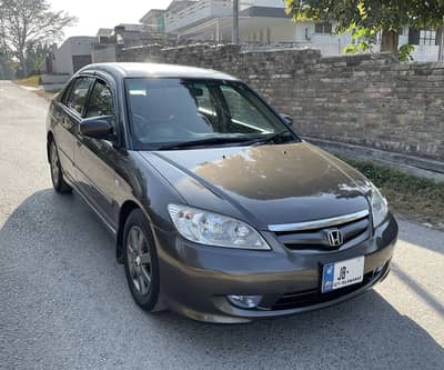 Honda civic automatic 2005 in genuine condition