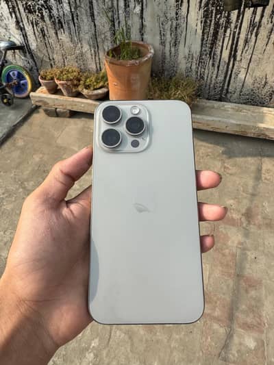 15 pro max natural titanium