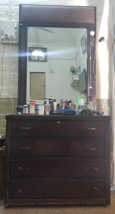 showcase and dressing table for sale