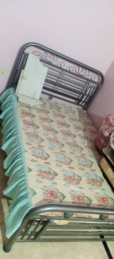 I am selling single bed