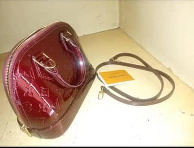 Original Louis Vuitton Bag – New Condition – Urgent Sale