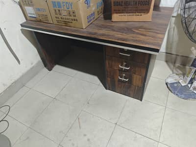 Office Table in gud condition