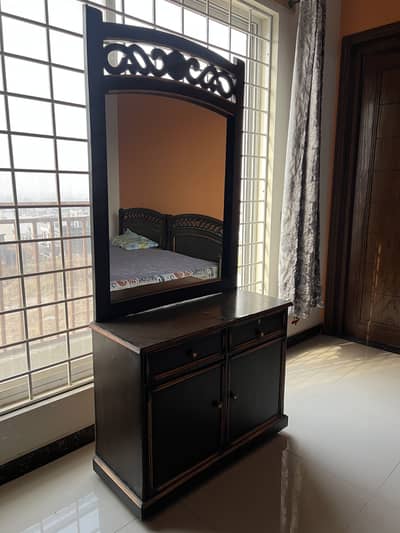 Dressing table in throw away price