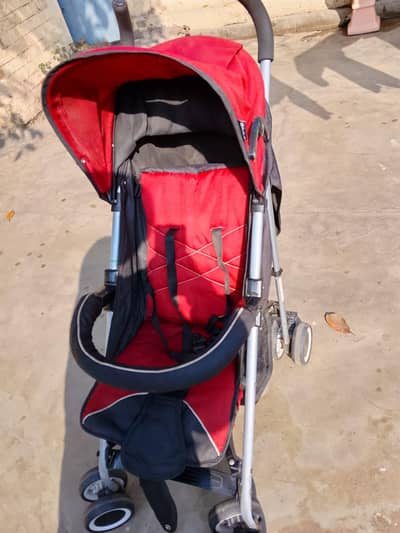 imported pram available for sale on 3 to 4 months used