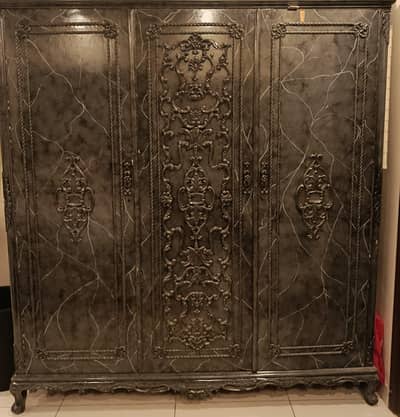 premium royal/antique style  king size bed , bedside tables large