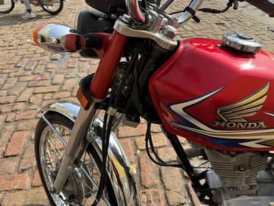 Honda 125 bot hi achi candshn hai1 hand uasd hai 100%ok hai