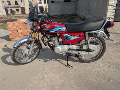 Honda 125 for sale one hand used 45 avrg just like zero meter