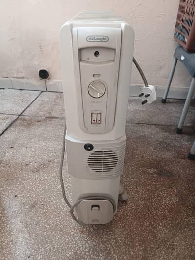 Xtra Large Lelonghi Heater in excellent working condition.