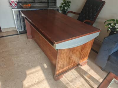 Executive Table and chair