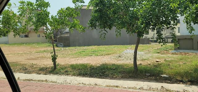 10 Marla Level & Solid Land Plot on main 60ft Boulevard, Investor Rate 2.05 Crore Negotiable