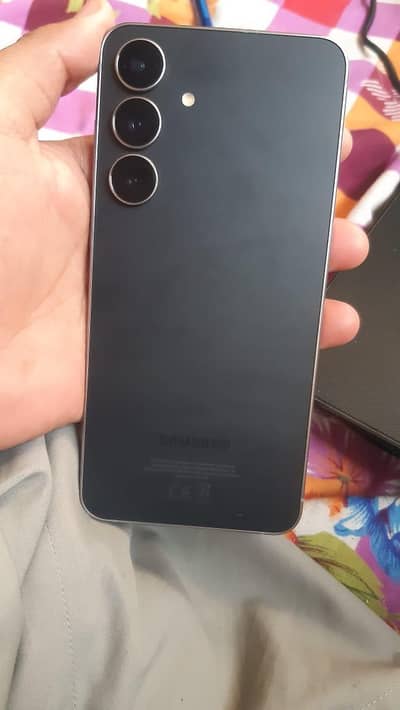 New Samsung S25 FE with box only 1 day use