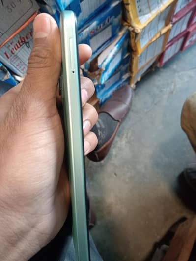 infinx hot 50i daba chargar sath hai 6+4/128