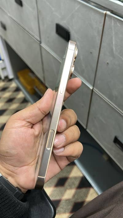 Apple iPhone 16 Pro Max