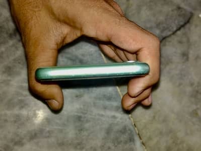 IPHONE 11 JV SET. . ! 10/10 condition …. storage 64 ROM .