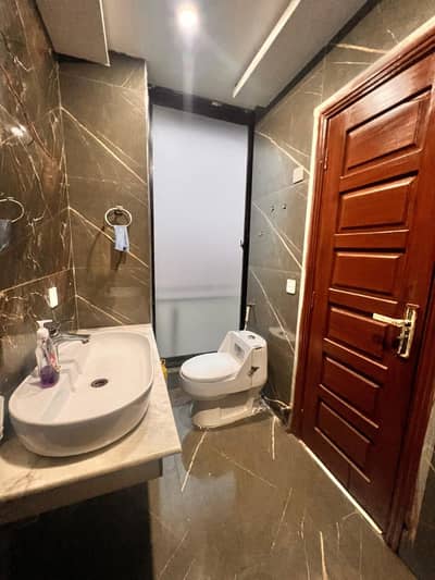 03333434117 whatsapp only Super Luxury appartment availabale for rent, short stay / per day/ weekly and monthly