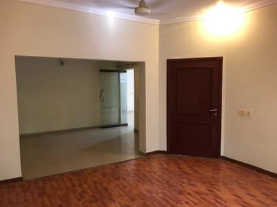 10 Marla Well Maintained 4 Beds Villa Available For Rent In Phase 8, Park View DHA.