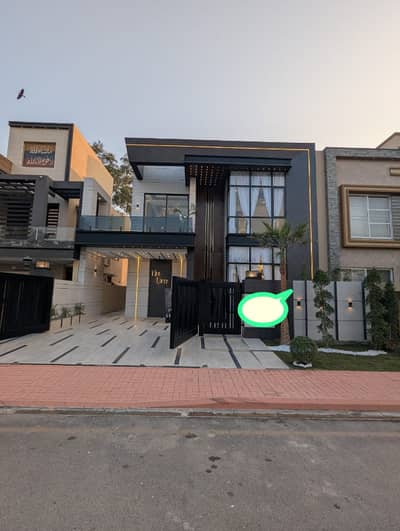 10 Marla Beautiful Modern House In Bahria Town