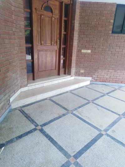 1 Kanal Solid House For Sale